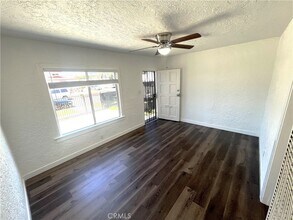 1702 W 60th St in Los Angeles, CA - Building Photo - Building Photo