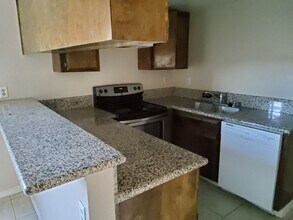 7909 S Laurelglen Blvd in Bakersfield, CA - Building Photo - Building Photo