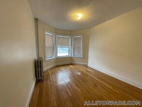 1152 Commonwealth Ave, Unit 14 in Boston, MA - Building Photo - Building Photo