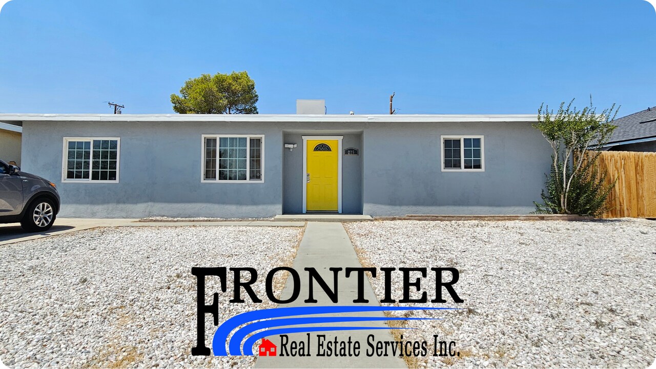 225 N Helena St in Ridgecrest, CA - Building Photo