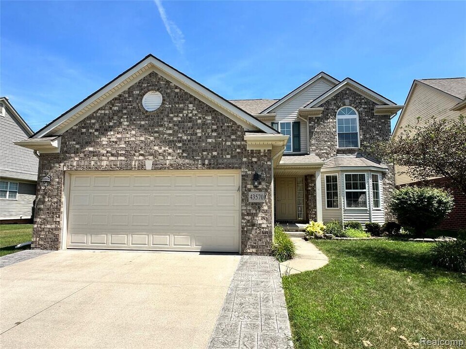 43570 Cherrywood Ln in Canton Township, MI - Building Photo