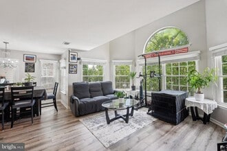 5604 Willoughby Newton Dr in Centreville, VA - Building Photo - Building Photo