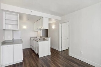 201 Yesler Wy in Seattle, WA - Foto de edificio - Building Photo