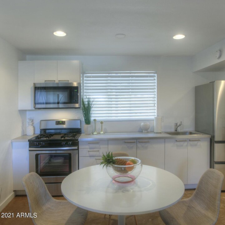 746 W Turney Ave in Phoenix, AZ - Building Photo