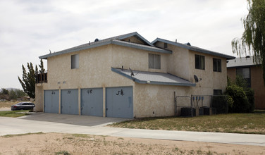 18148 Poincianna Rd in Adelanto, CA - Building Photo - Building Photo