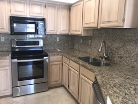 1280 S Alhambra Cir, Unit University Inn Condo in Coral Gables, FL - Building Photo