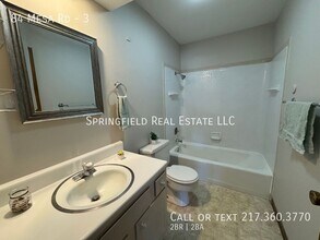 84 Mesa Rd in Springfield, IL - Building Photo - Building Photo