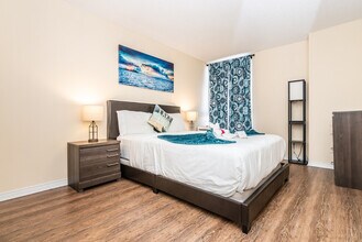 1121 Rue De Bullion in Montréal, QC - Building Photo - Building Photo