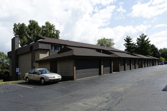 Arbor Lake Apartments in Wyoming, MI - Foto de edificio - Building Photo