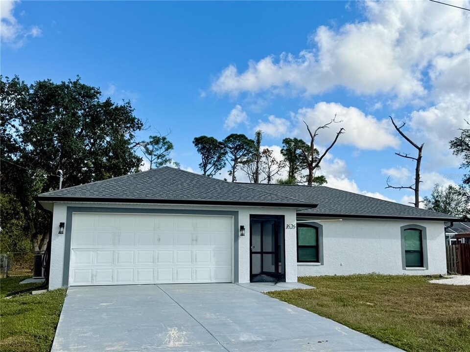 1626 N Cranberry Blvd in North Port, FL - Building Photo