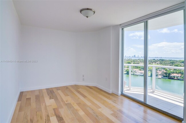 5900 Collins Ave, Unit 1508 in Miami Beach, FL - Foto de edificio - Building Photo