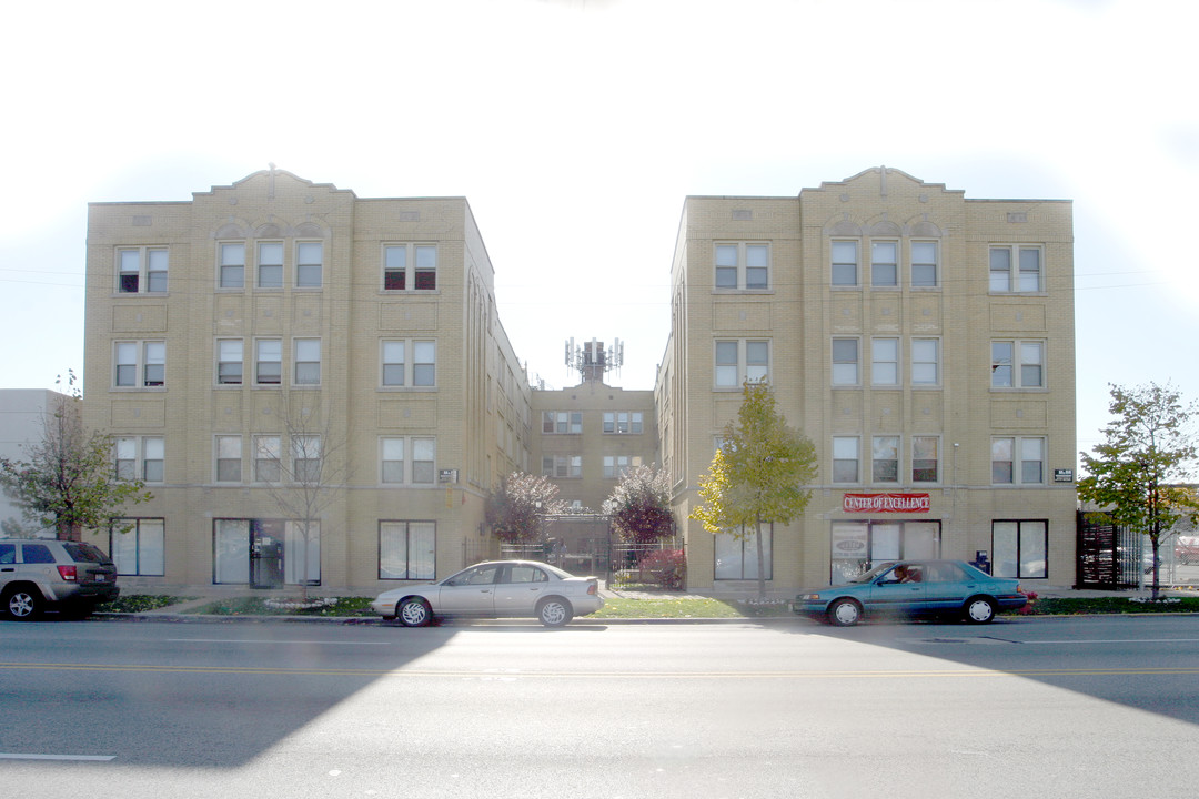 5523-5531 W Irving Park Rd in Chicago, IL - Building Photo