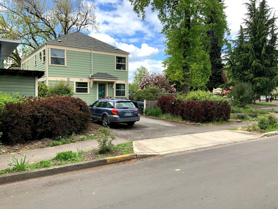 214 N Jefferson St in Eugene, OR - Building Photo