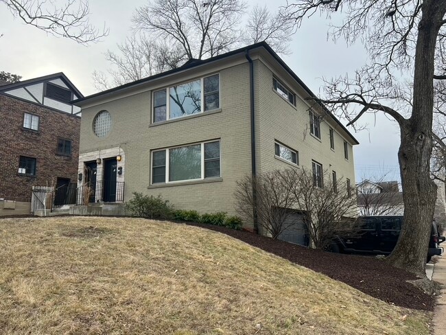 7620 Delmar Blvd, Unit 7618 delmar in University City, MO - Building Photo - Building Photo