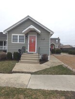 1708 N Center St in Crest Hill, IL - Building Photo