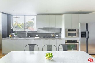 530 N Larchmont Blvd-Unit -4 in Los Angeles, CA - Building Photo - Building Photo