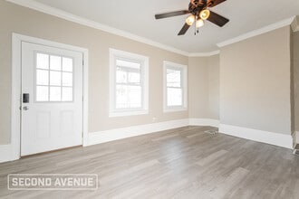 8012 Elkhart St in Wendel, PA - Foto de edificio - Building Photo