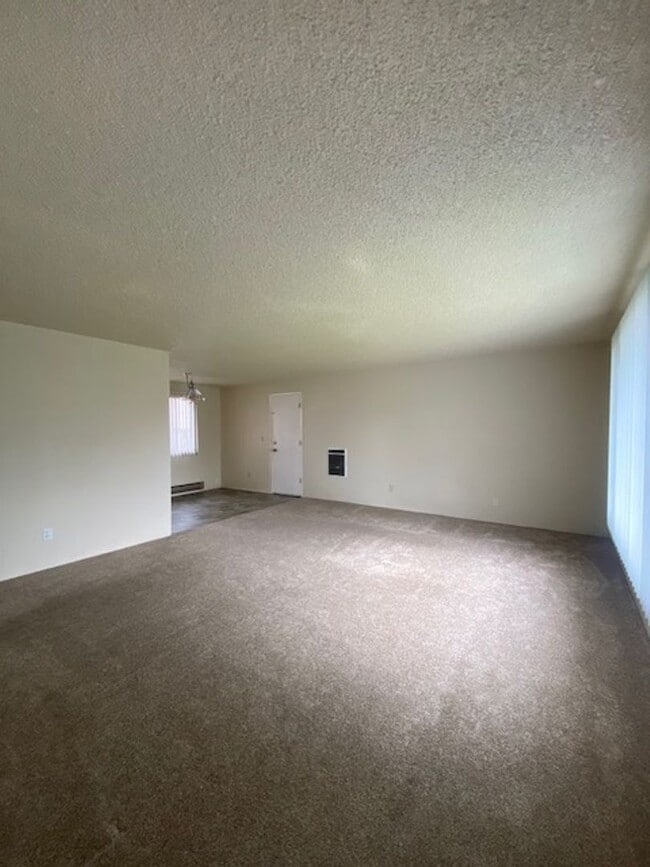 415 E Rose St in Lebanon, OR - Building Photo - Building Photo