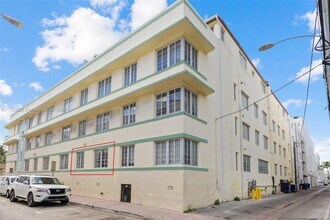 530 Ocean Dr in Miami Beach, FL - Foto de edificio - Building Photo