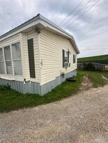 6850 Bratt Rd in Century, FL - Building Photo