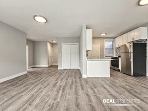 740 W Addison St in Chicago, IL - Building Photo - Building Photo