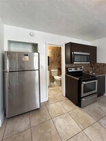 699 NE 86th St in Miami, FL - Building Photo