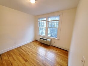 426 Norfolk St, Unit 10 in Somerville, MA - Building Photo - Building Photo