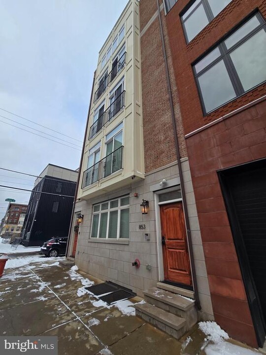 853 N 15th St-Unit -2 in Philadelphia, PA - Building Photo