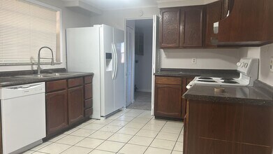 1734 Elise Marie Dr in Seffner, FL - Building Photo - Building Photo