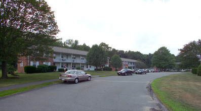 Hilltop Terrace in Plainville, MA - Building Photo - Building Photo