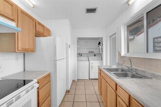 535 NW 44th Ave in Miami, FL - Building Photo - Building Photo