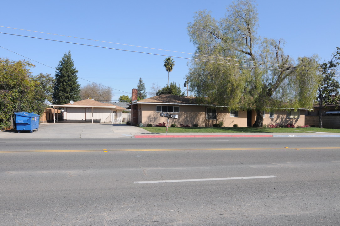 1501 E Ashlan Ave in Fresno, CA - Building Photo