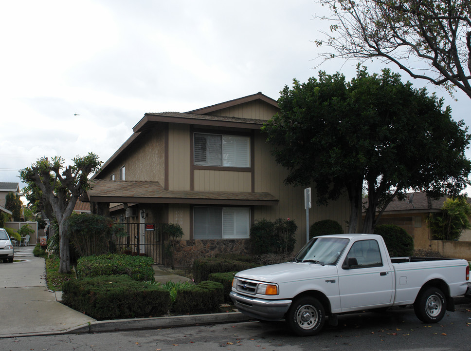 4132-4140 Howard Ave in Los Alamitos, CA - Foto de edificio