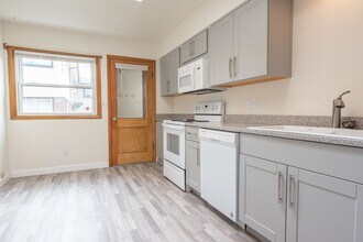 7222-7224-7224 NE Tillamook St in Portland, OR - Building Photo - Building Photo