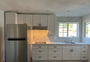 327 W D St, Unit 327.75 in Wilmington, CA - Building Photo - Building Photo