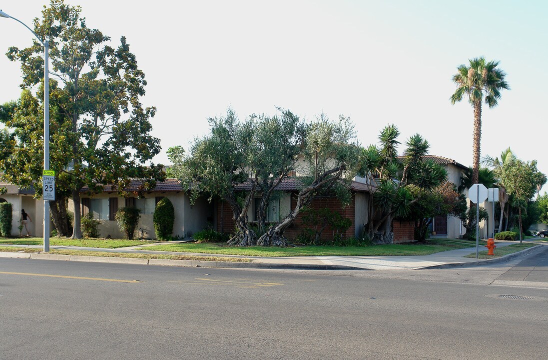 336 W La Veta Ave in Orange, CA - Foto de edificio