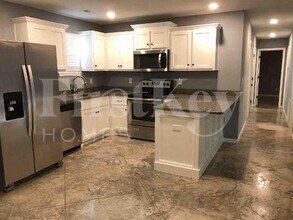 5106 N Bellaire Ave in Kansas City, MO - Building Photo - Building Photo