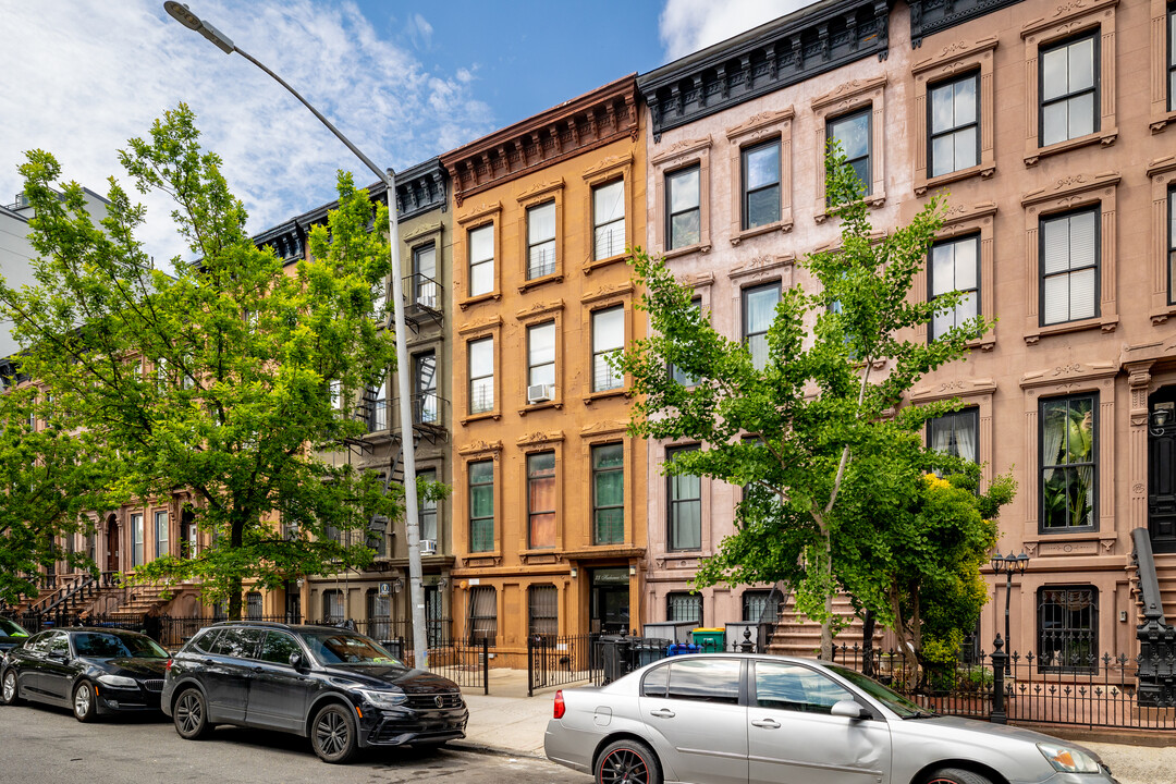 23 Herkimer Street in Brooklyn, NY - Building Photo