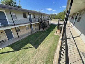 1502 NW Kingsbury Ave in Lawton, OK - Building Photo - Building Photo