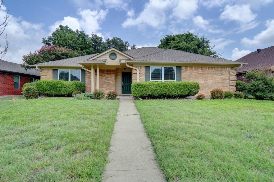 1321 Clover Dr in Allen, TX - Foto de edificio
