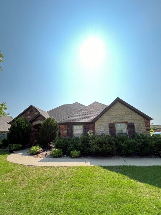 4007 SW Hollowbrook St in Bentonville, AR - Building Photo