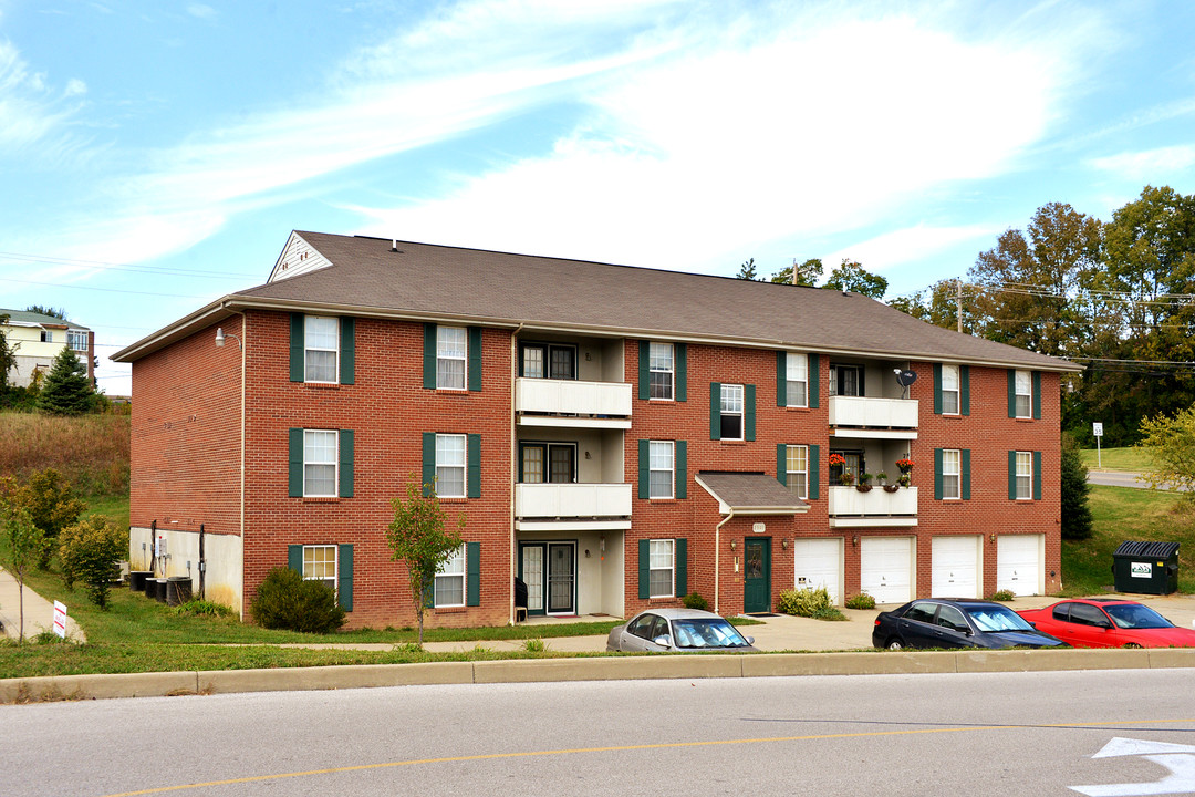 2301 Anderson Rd in Crescent Springs, KY - Building Photo