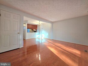 8557 Koluder Ct in Newington Forest, VA - Building Photo - Building Photo