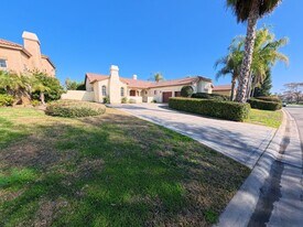 8800 Laguna Dr in Chowchilla, CA - Building Photo