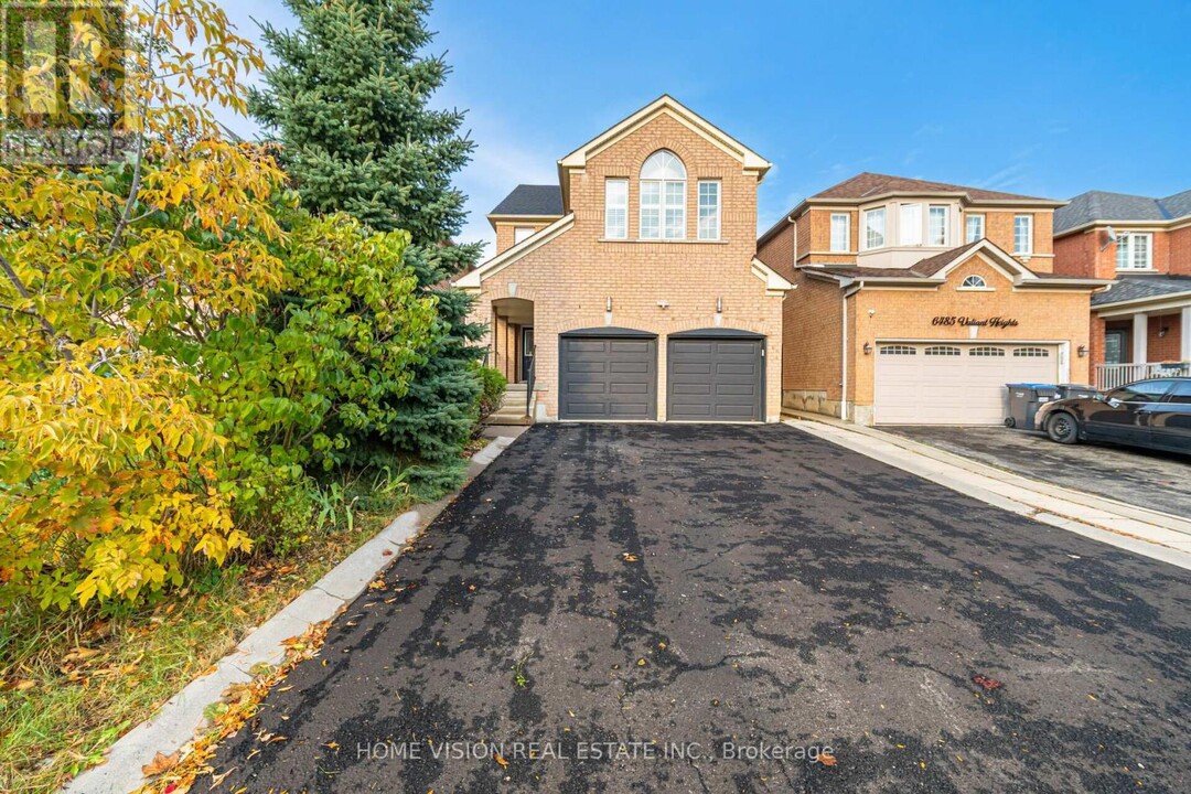 6487 Valiant Heights in Mississauga, ON - Building Photo