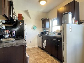 839 Parker St, Unit 3 Apartamentos