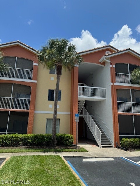 6360 Aragon Way in Ft. Myers, FL - Foto de edificio