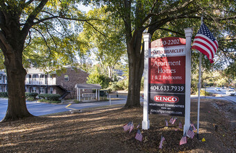 2194 Briarcliff Rd NE in Atlanta, GA - Foto de edificio - Building Photo