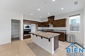 1227 Las Rosas Ave in Clovis, CA - Building Photo - Building Photo