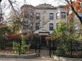 3216 W Altgeld St in Chicago, IL - Building Photo